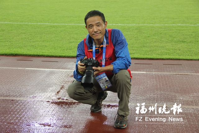 福州足球记录者王雄:风雨无阻对峙10年拍摄